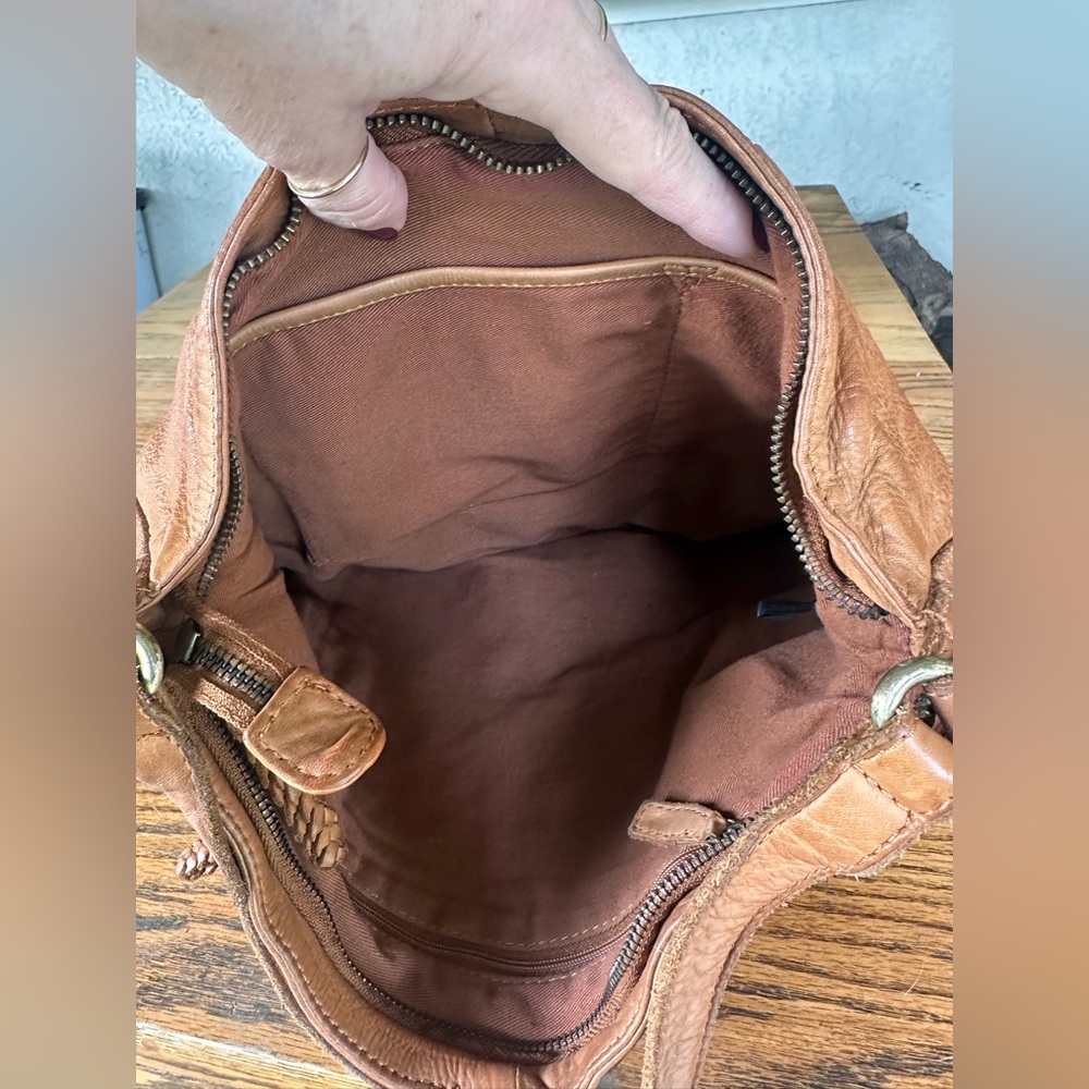Tan leather shoulder bag - Picture 9 of 12